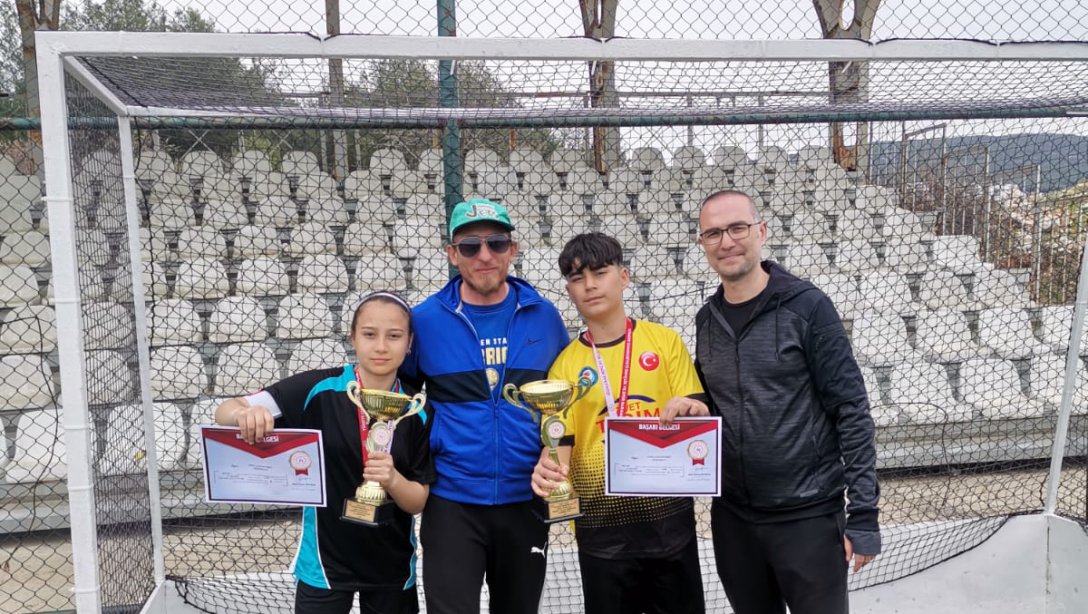 Ayser Kazım Eren Ortaokulu Çim Hokeyi Yıldız Kızlar ve Yıldız Erkekler Takımlarımız Muğla Şampiyonu Oldu