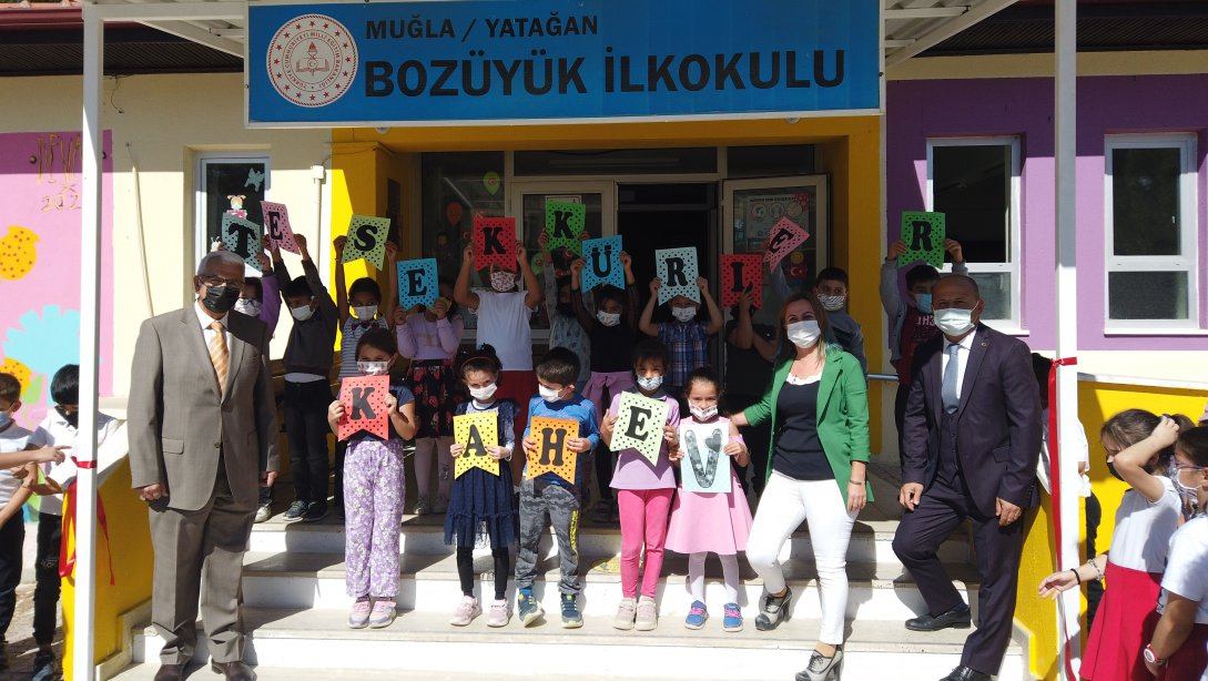 BOZÜYÜK İLKOKULU ÖĞRENCİLERİNDEN KADIN HEKİMLERE TEŞEKKÜR